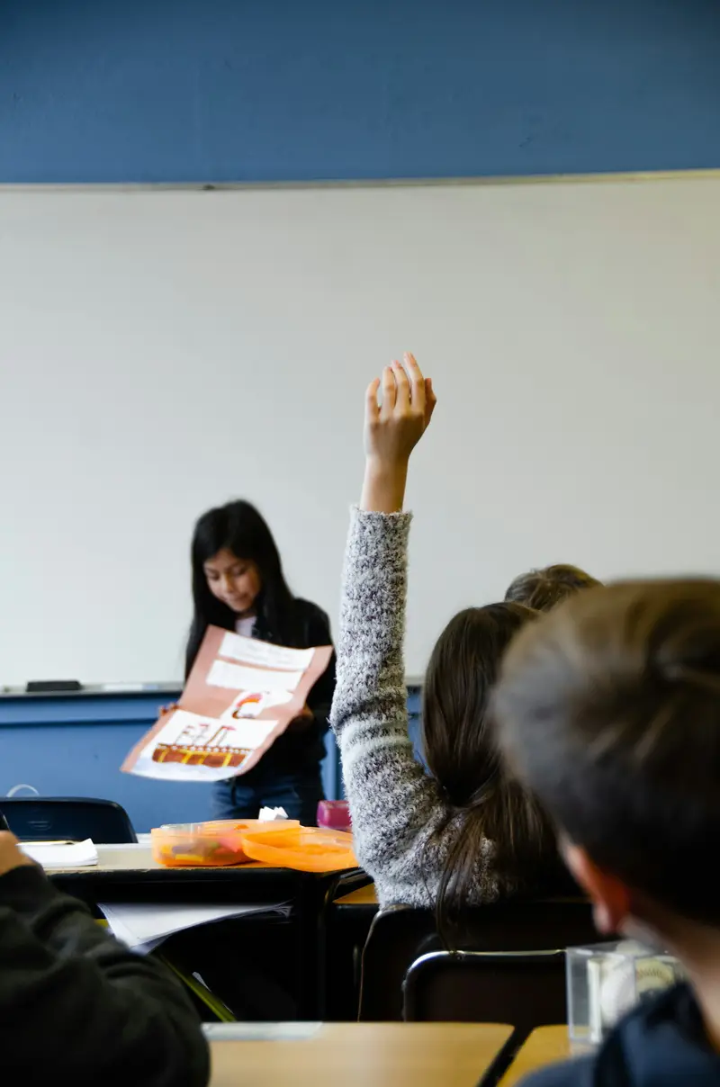 Aluna a participar numa aula