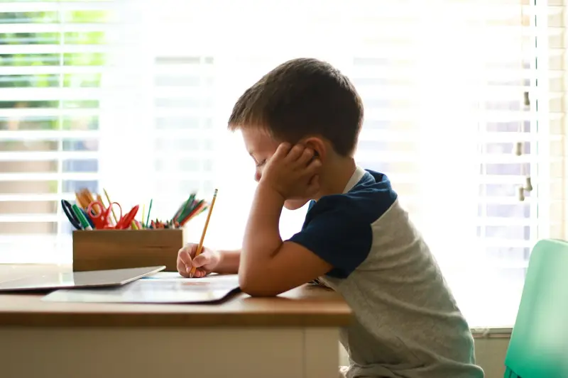 Aluno do 3.º ciclo a estudar